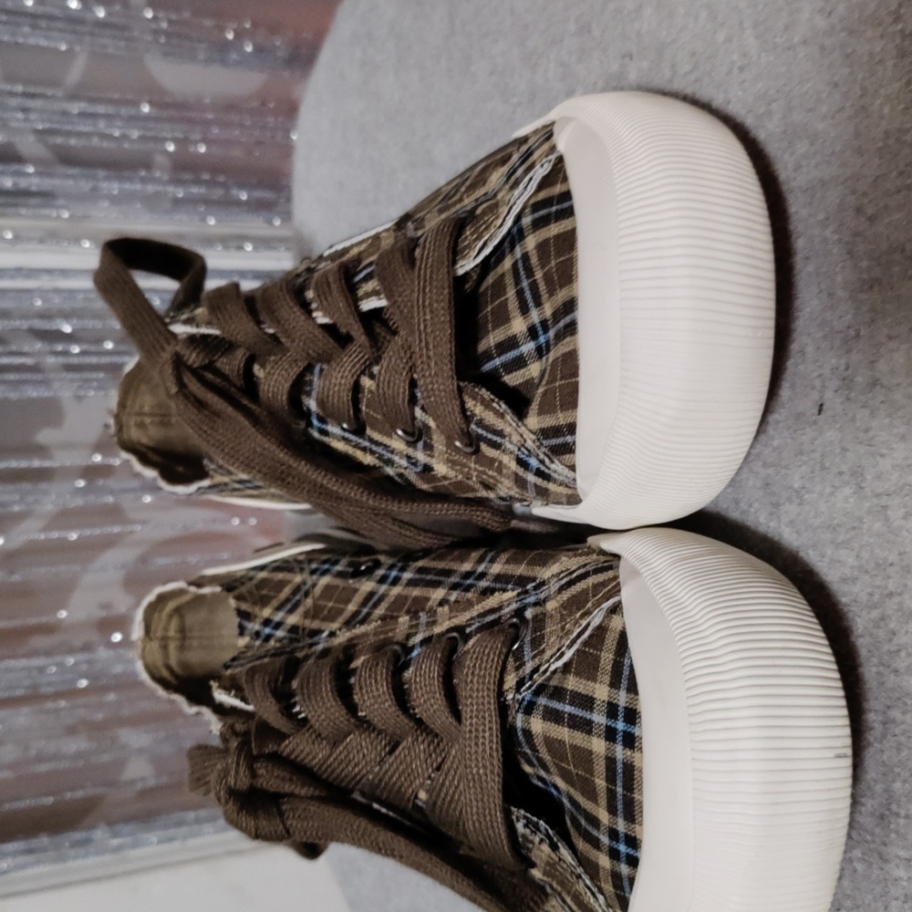 Rocket Dog size 61/2 not true to size they run big brown and blue
